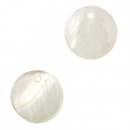 Shell charm round 15mm White
